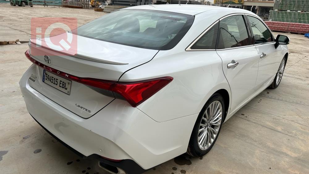 تويوتا أفالون